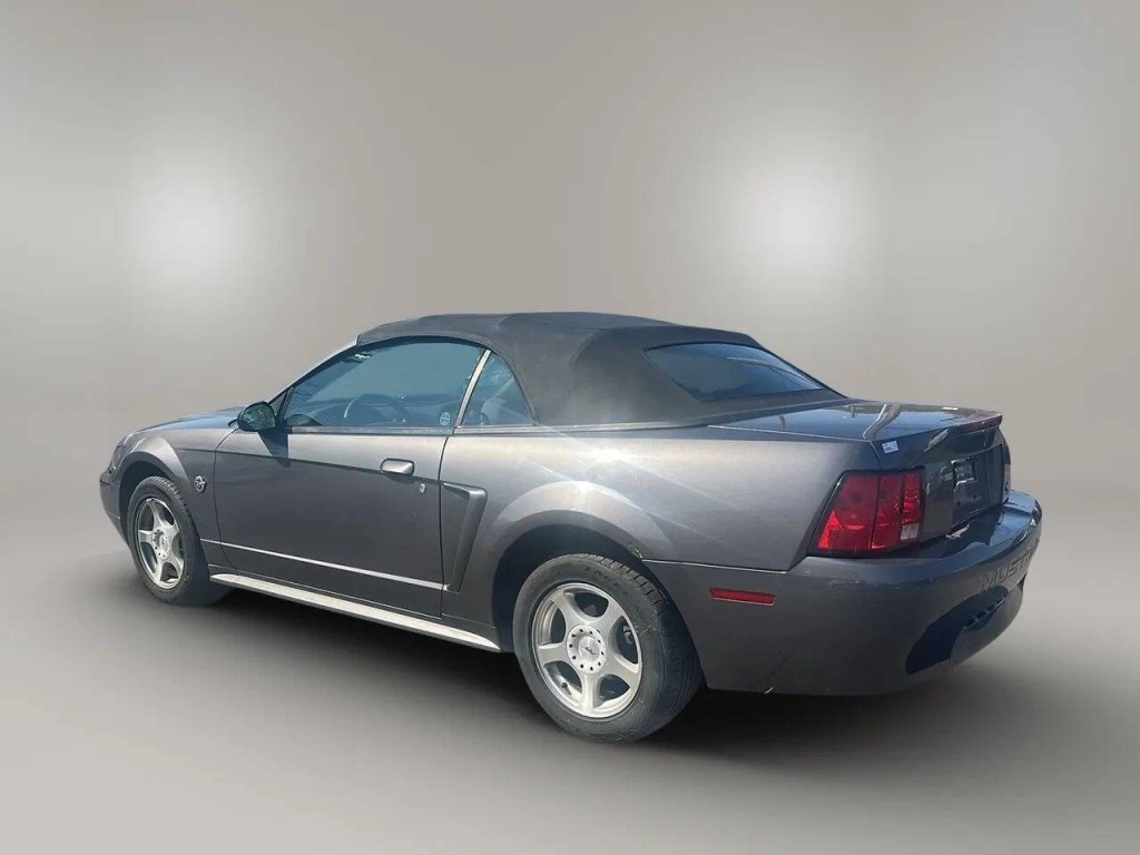 2004 Ford Mustang Image 6
