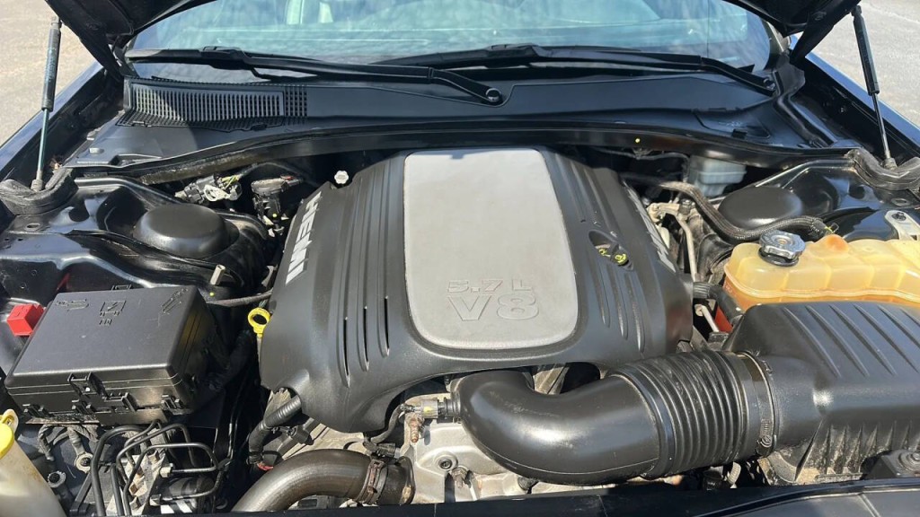 2011 Chrysler 300 Image 13