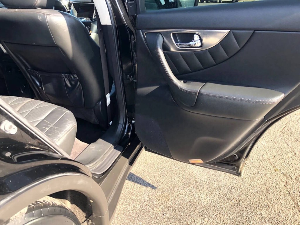 2009 INFINITI FX35 Image 10