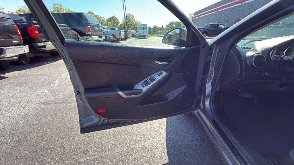 2008 Pontiac G6 Image 9