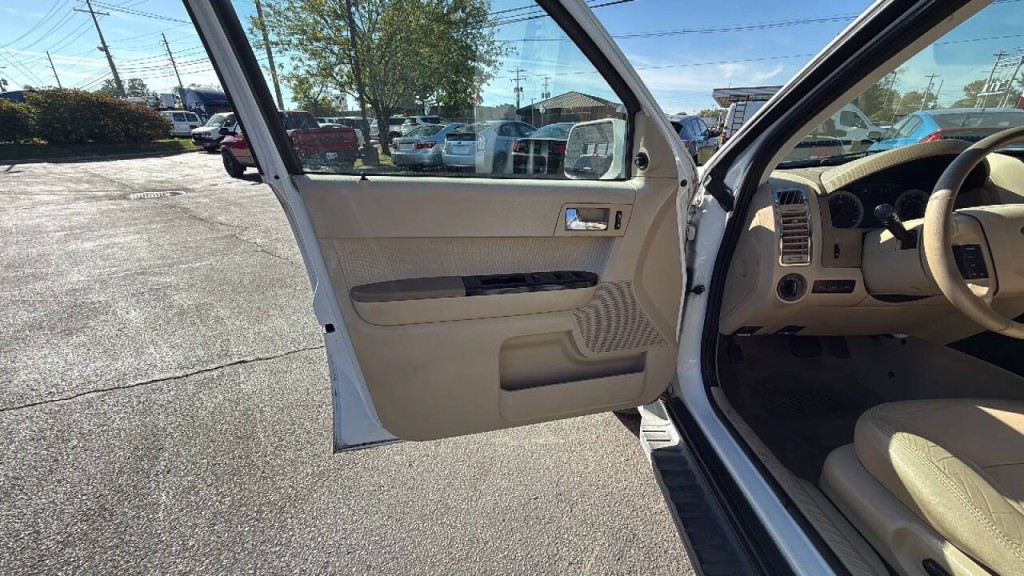 2008 Ford Escape Image 9