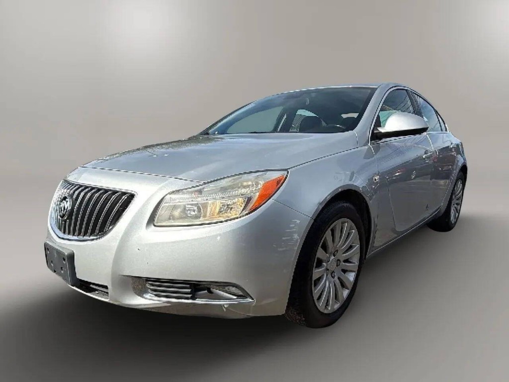 2011 Buick Regal Image 1
