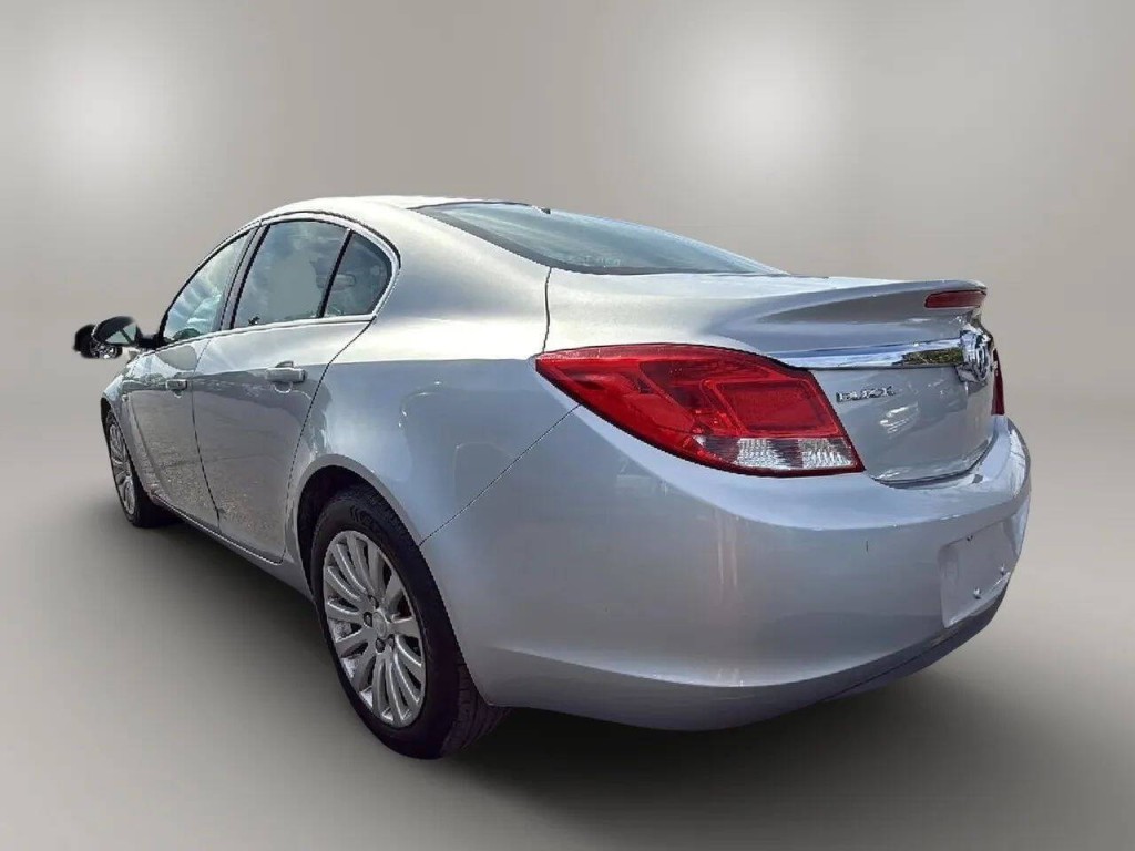 2011 Buick Regal Image 3