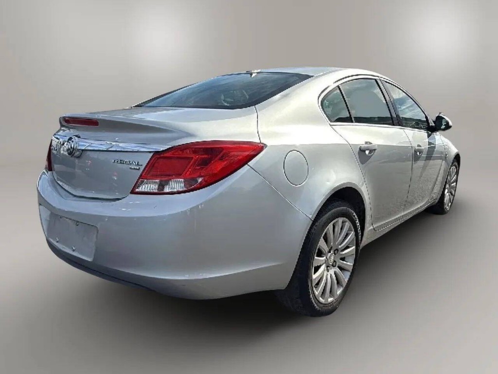 2011 Buick Regal Image 5