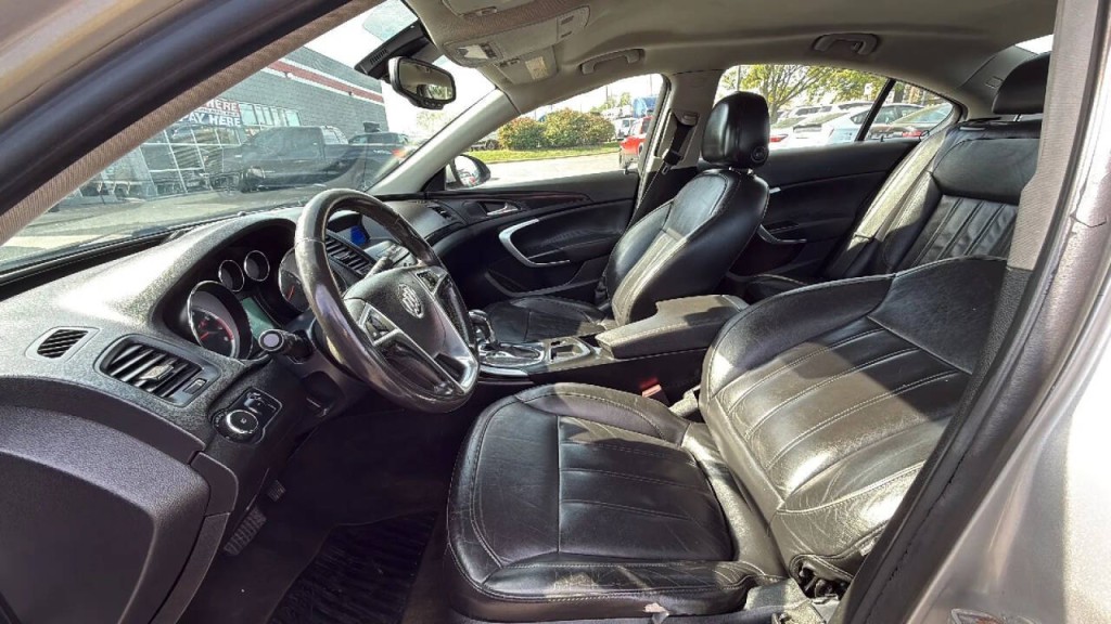 2011 Buick Regal Image 10