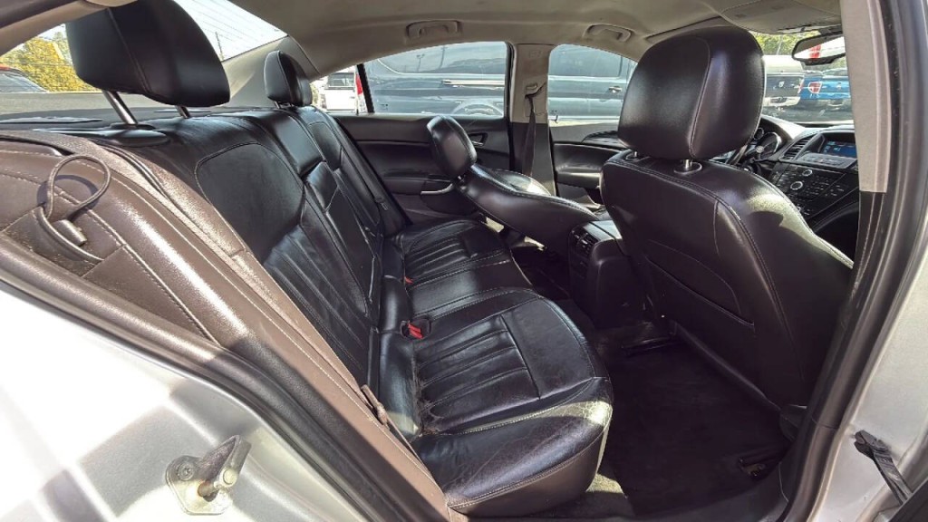 2011 Buick Regal Image 15