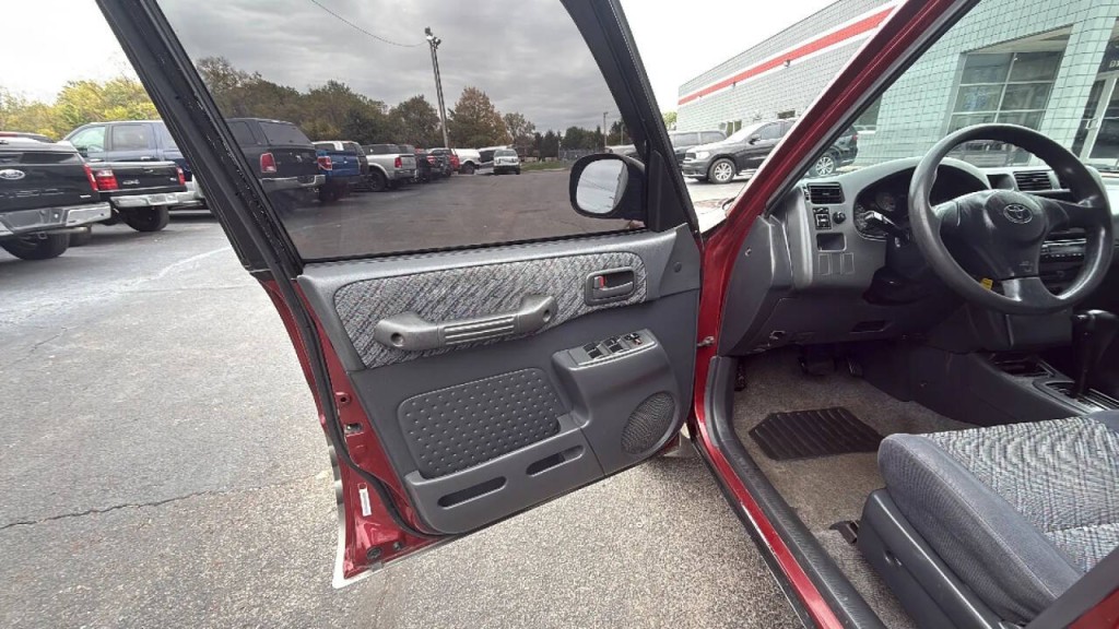 2000 Toyota Rav4 Image 9