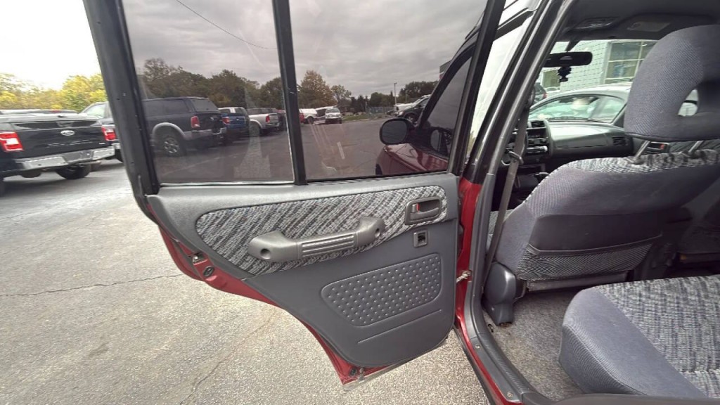 2000 Toyota Rav4 Image 11