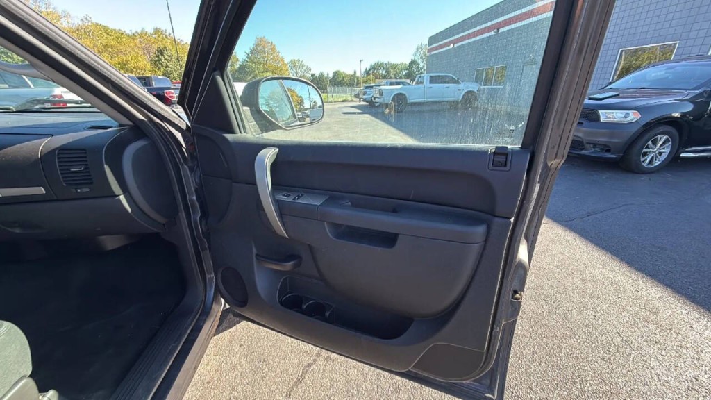 2011 GMC Sierra 1500 Image 16