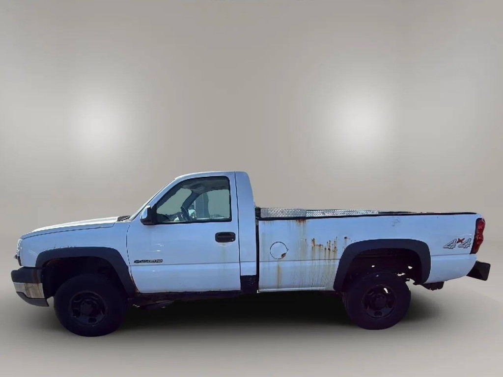 2005 Chevrolet Silverado 1500 Image 2