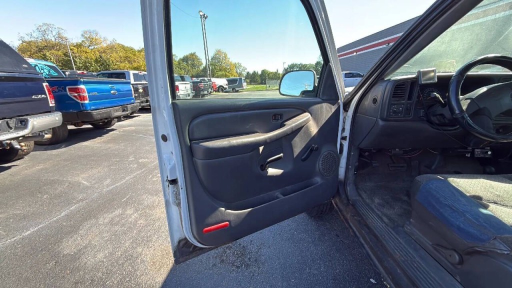 2005 Chevrolet Silverado 1500 Image 10