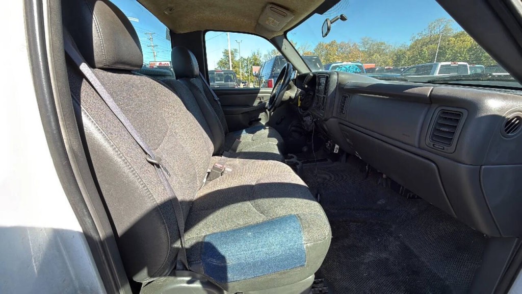 2005 Chevrolet Silverado 1500 Image 13