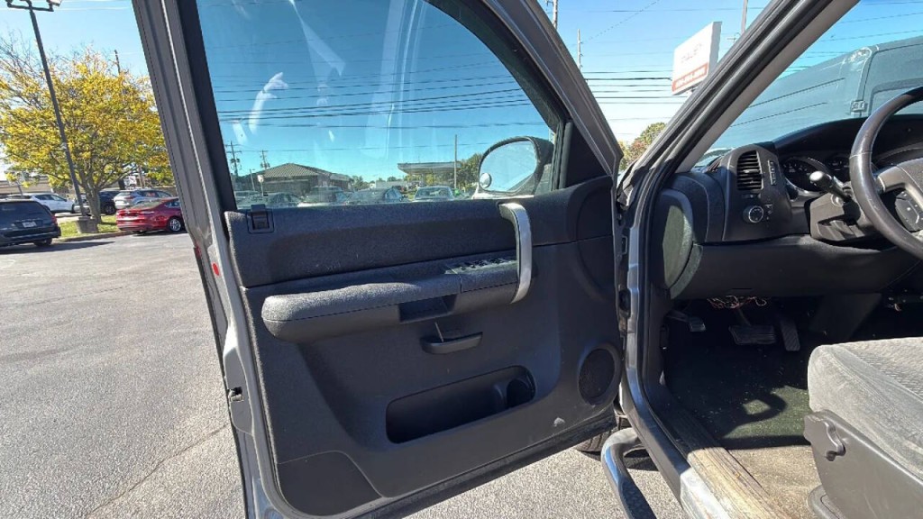 2007 GMC Sierra 1500 Image 9