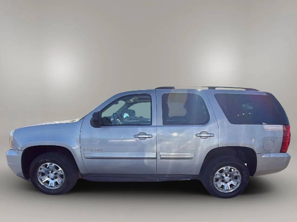2007 GMC Yukon Image 2