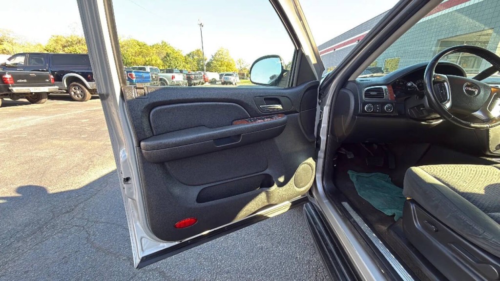 2007 GMC Yukon Image 9