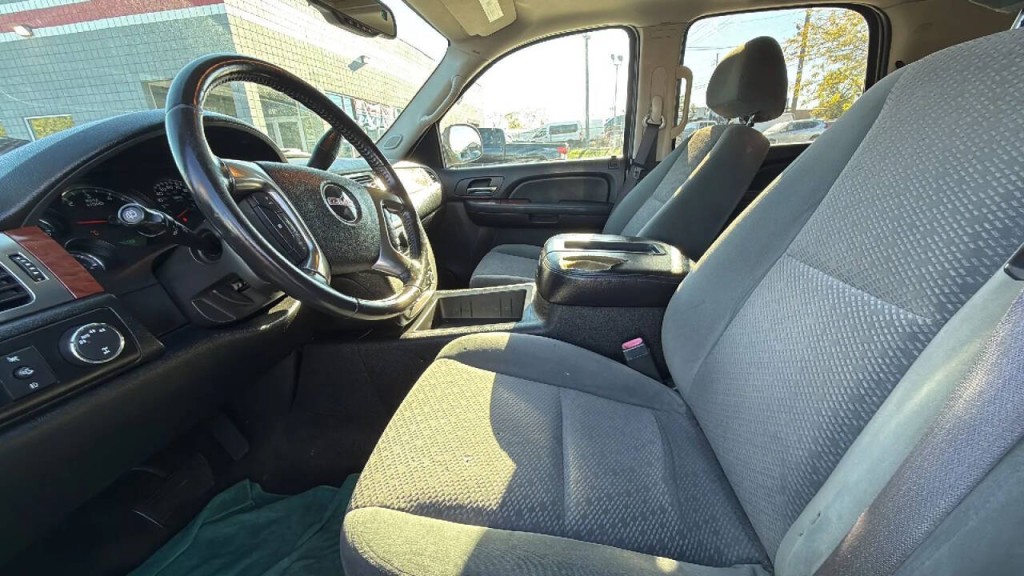 2007 GMC Yukon Image 10