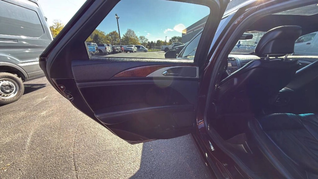 2017 Lincoln MKZ Image 11