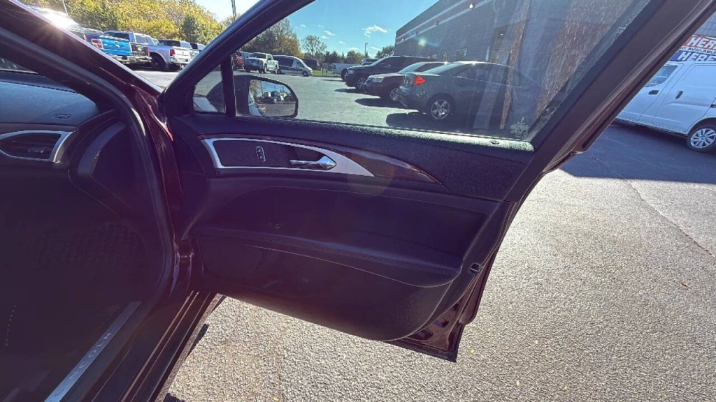 2017 Lincoln MKZ Image 16