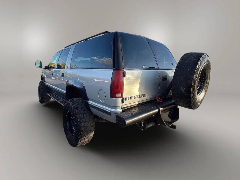 1997 GMC Suburban Image 3