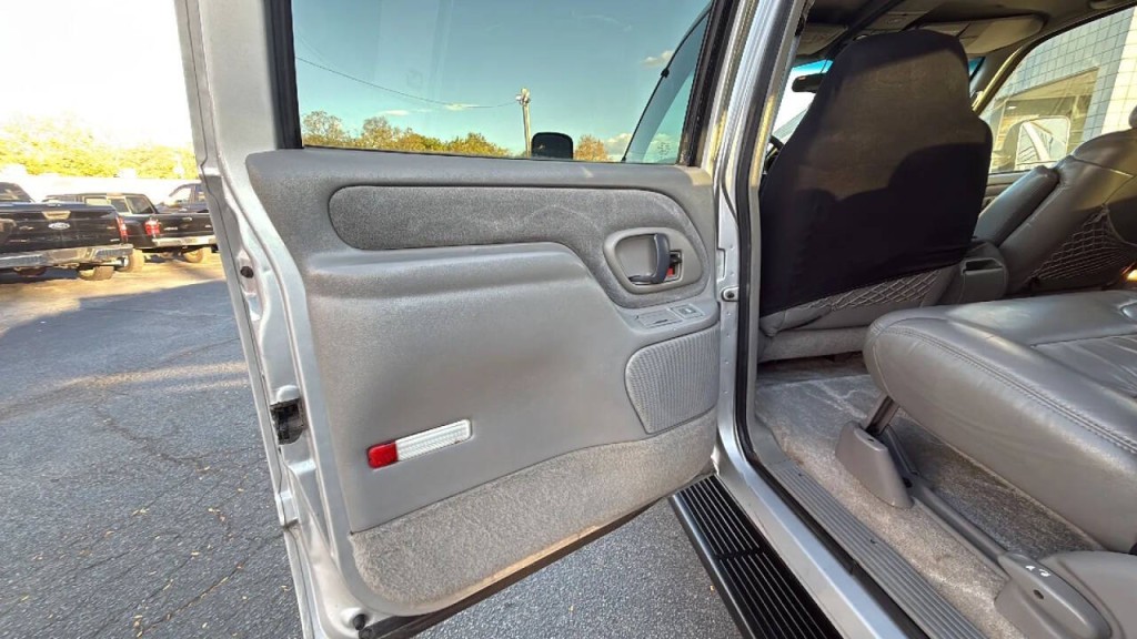 1997 GMC Suburban Image 11