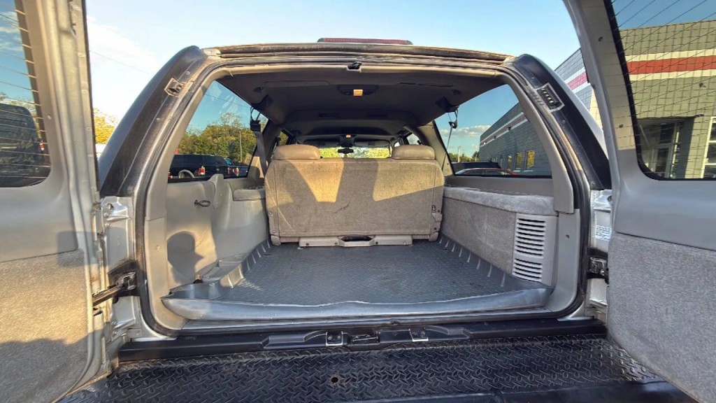 1997 GMC Suburban Image 13