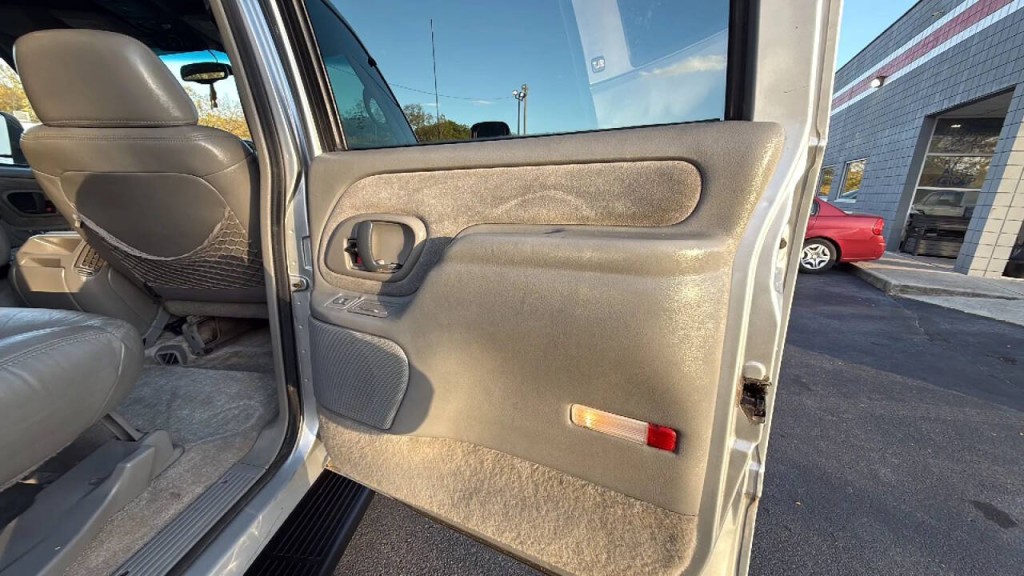 1997 GMC Suburban Image 14