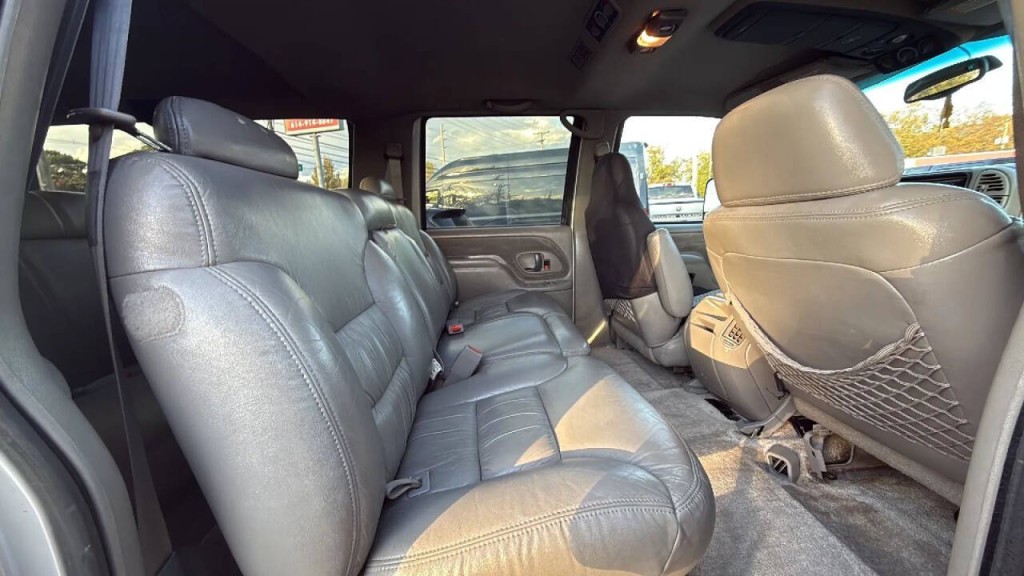 1997 GMC Suburban Image 15