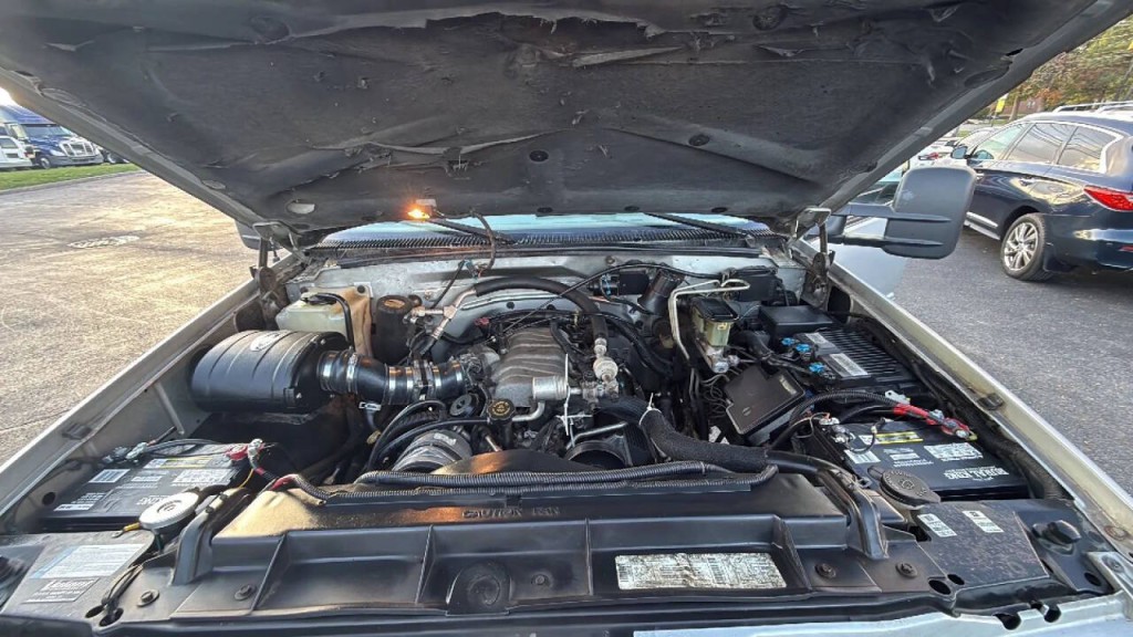 1997 GMC Suburban Image 18