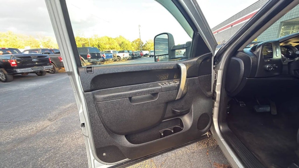 2011 Chevrolet Silverado 1500 Image 9