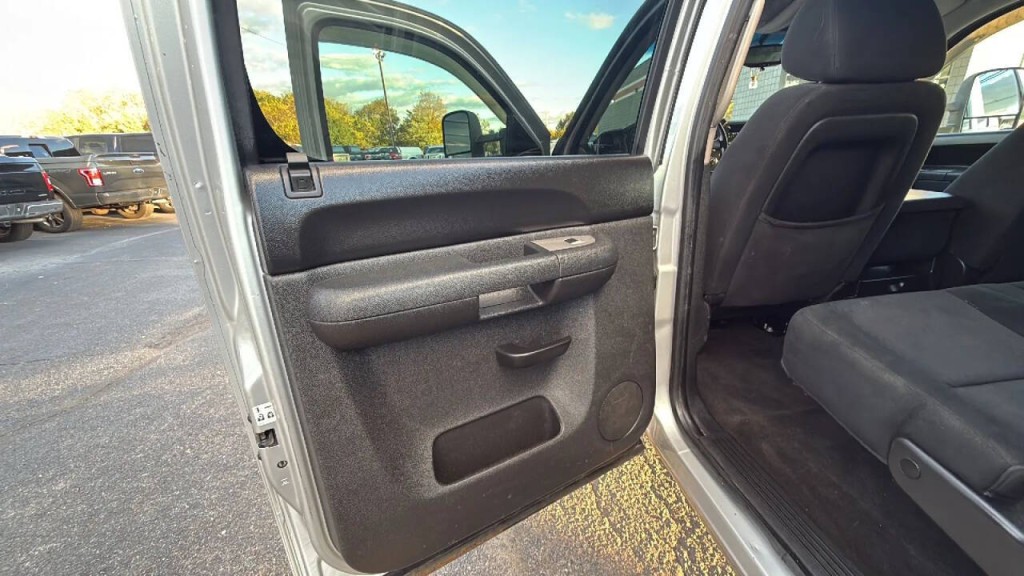 2011 Chevrolet Silverado 1500 Image 11