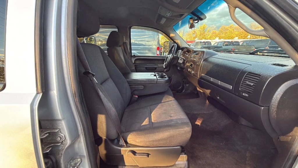 2011 Chevrolet Silverado 1500 Image 16