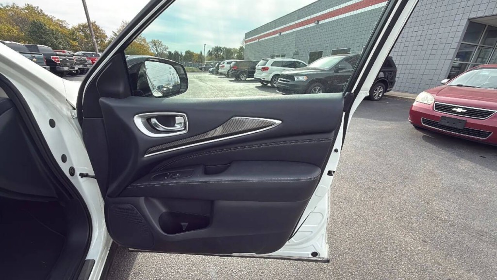 2017 INFINITI QX60 Image 16