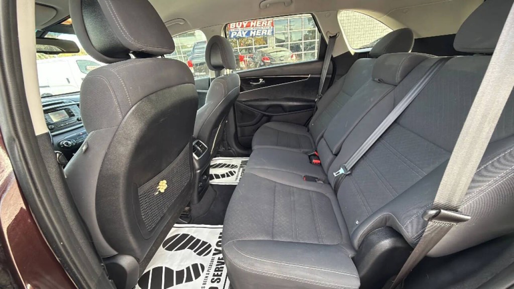 2016 Kia Sorento Image 12