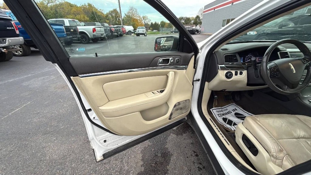 2013 Lincoln MKS Image 9