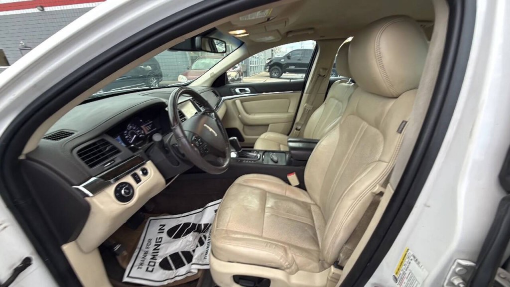 2013 Lincoln MKS Image 10