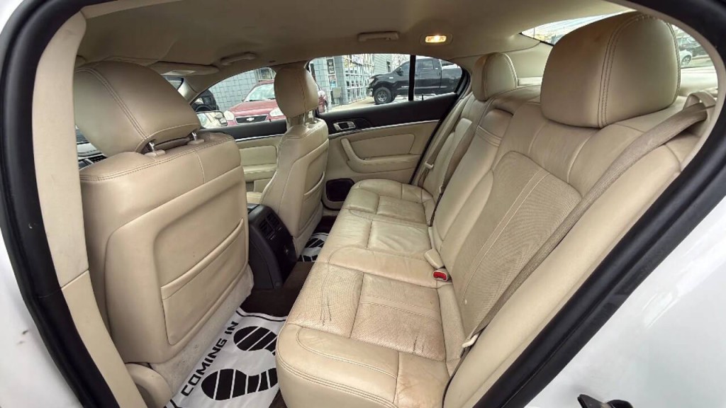 2013 Lincoln MKS Image 12