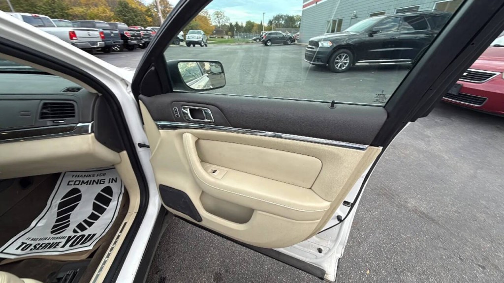 2013 Lincoln MKS Image 15