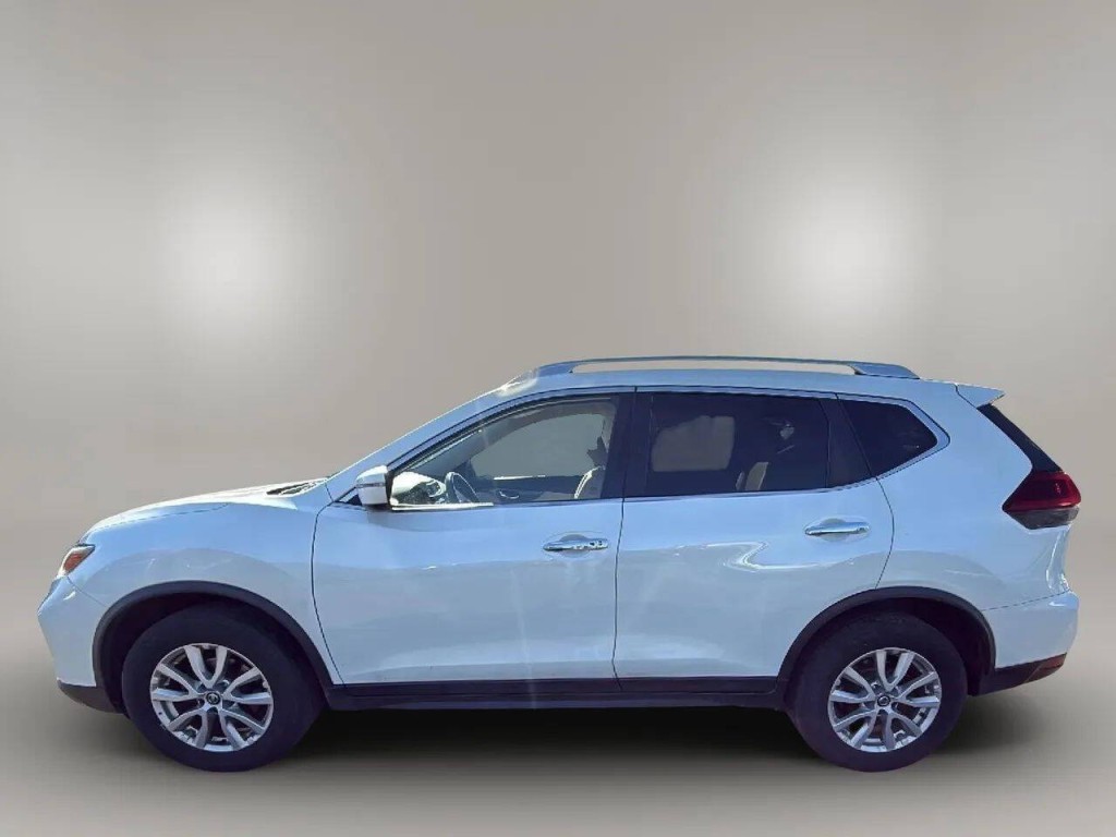 2018 Nissan Rogue Image 2