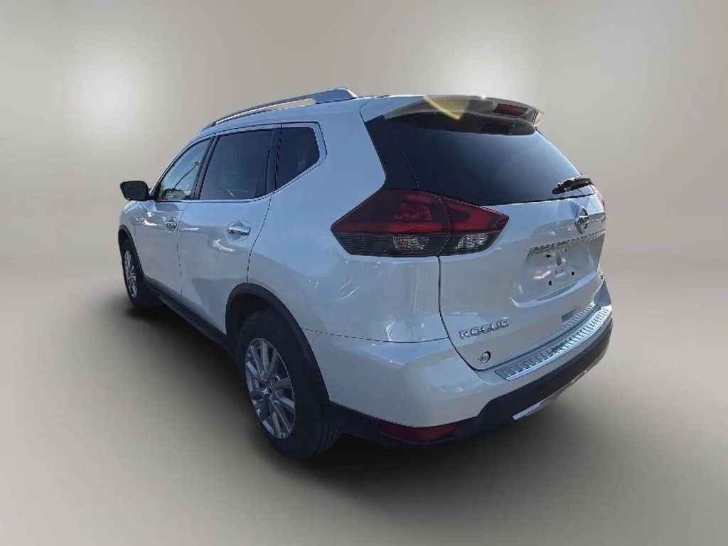 2018 Nissan Rogue Image 3