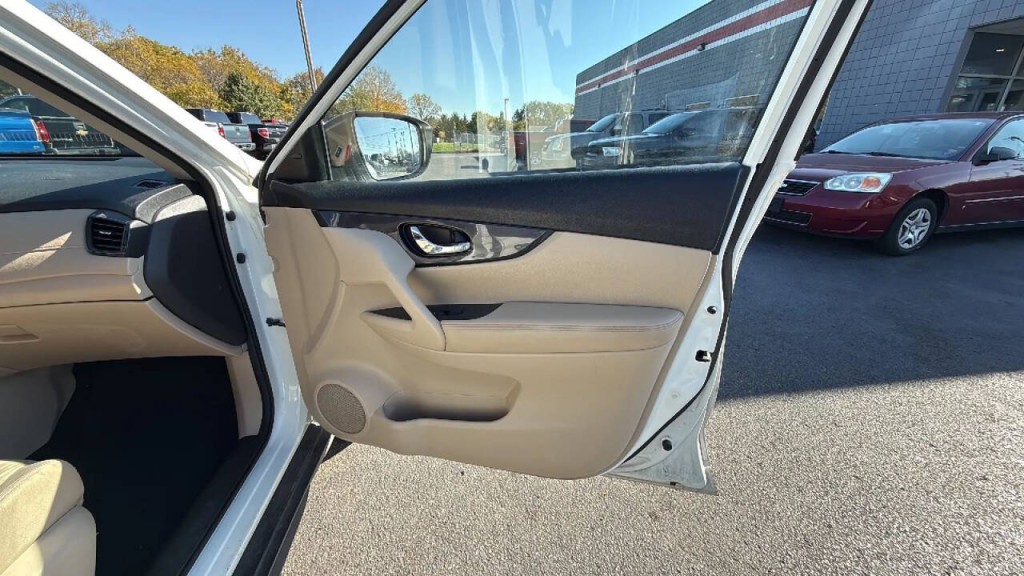 2018 Nissan Rogue Image 9