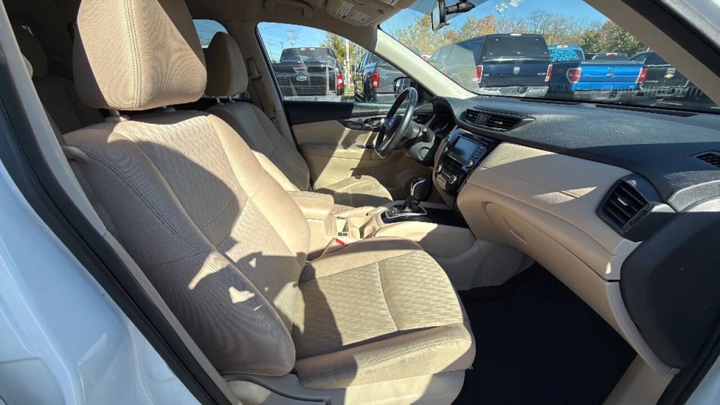 2018 Nissan Rogue Image 10