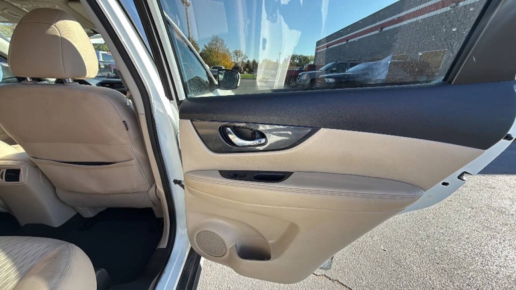 2018 Nissan Rogue Image 11