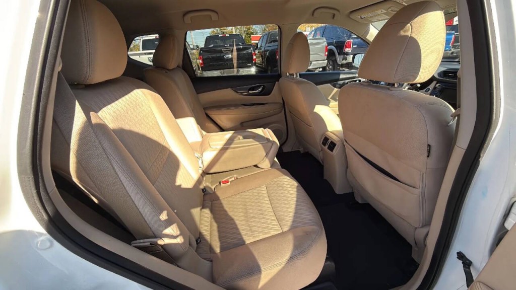 2018 Nissan Rogue Image 12