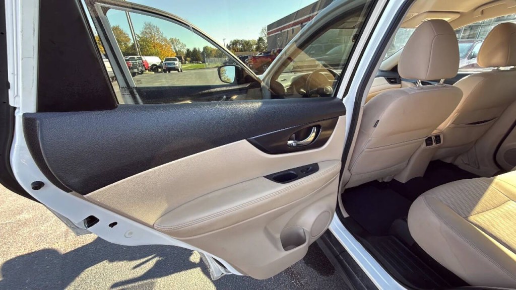 2018 Nissan Rogue Image 14