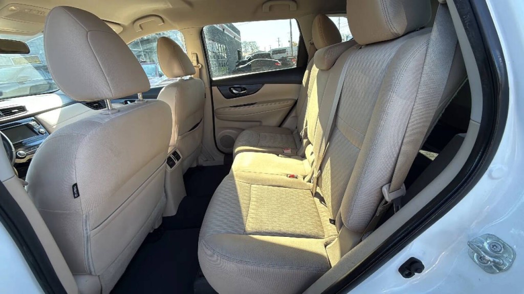 2018 Nissan Rogue Image 15