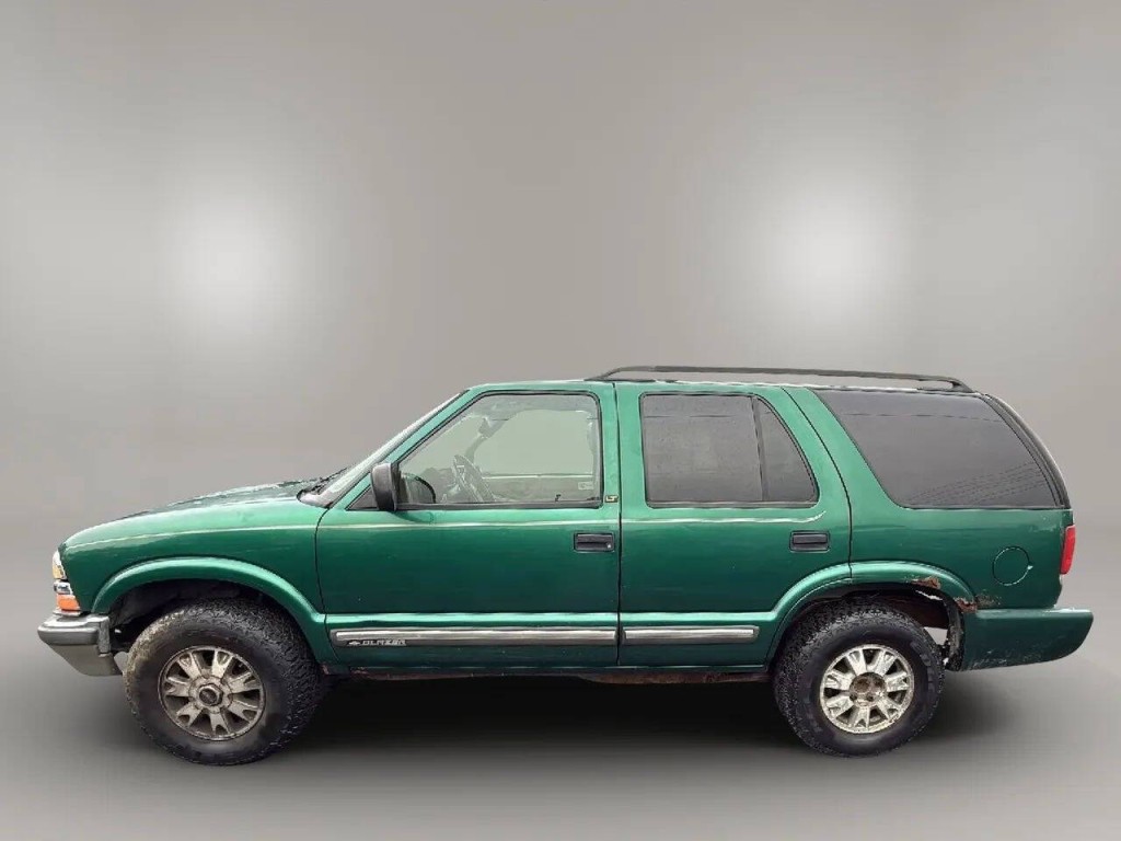 2000 Chevrolet Blazer Image 2