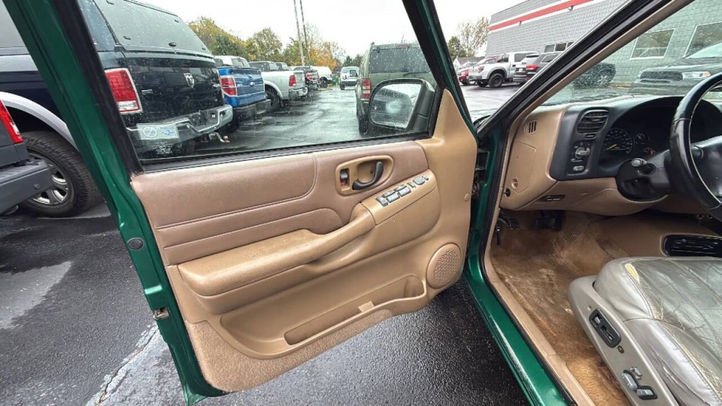 2000 Chevrolet Blazer Image 9