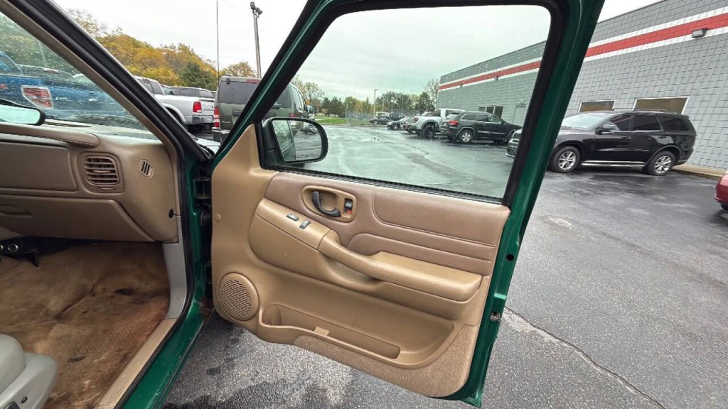 2000 Chevrolet Blazer Image 16