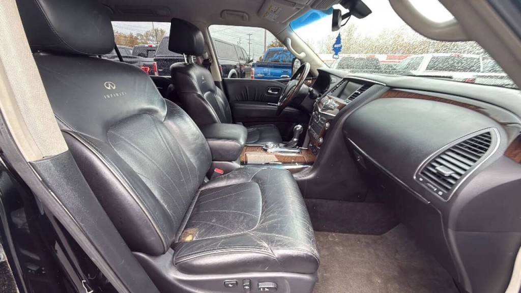 2012 INFINITI QX56 Image 18