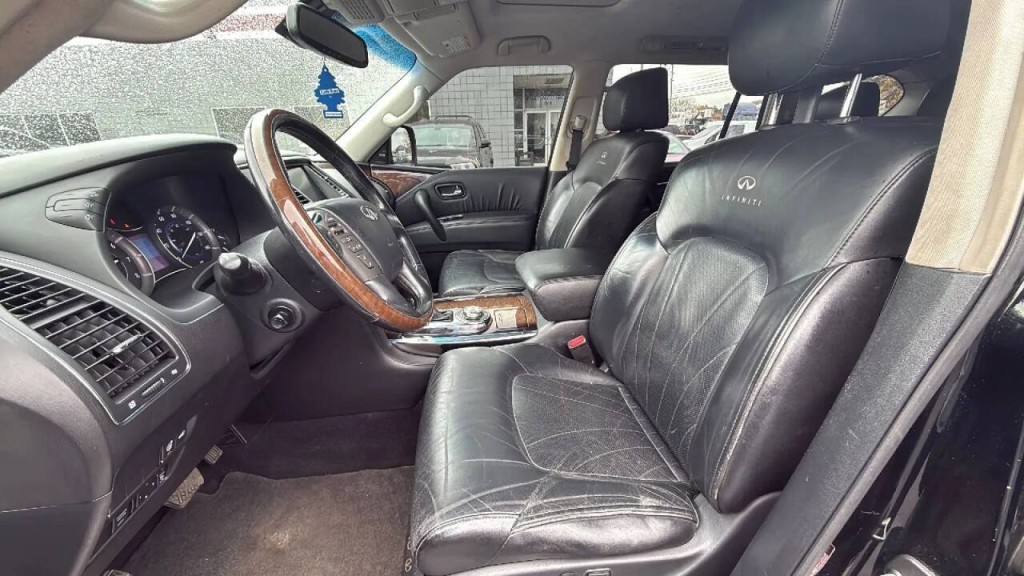 2012 INFINITI QX56 Image 10